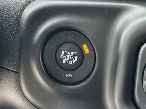 Used 2022 Jeep Wrangler Unlimited Sahara w/ Cold Weather Group AWD/4WD image 16