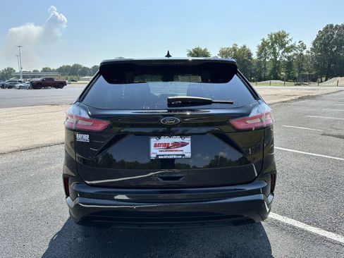 Used 2024 Ford Edge SE w/ Black Appearance Package image 6