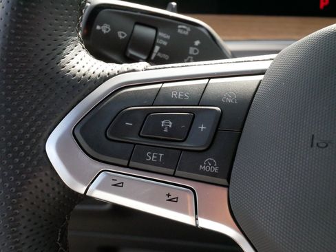 Certified 2025 Volkswagen Tiguan SEL R-Line AWD/4WD image 26