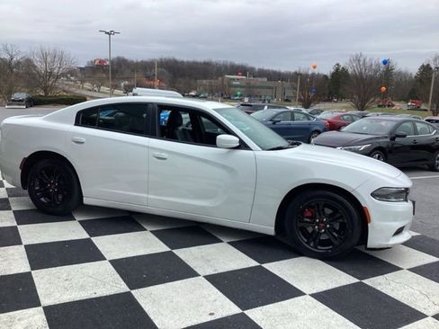 Used 2022 Dodge Charger SXT w/ Leather Interior Group image 6