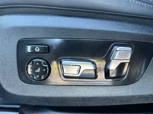 Used 2025 BMW X7 xDrive40i w/ Parking Assistance Package image 14