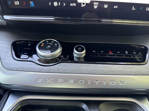 Used 2025 Ford Expedition Max Platinum AWD/4WD image 20