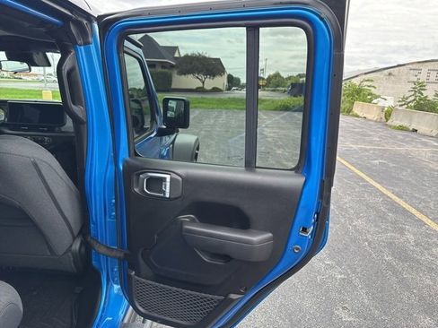 Used 2024 Jeep Wrangler Sport S image 11