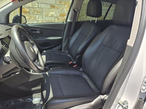 Used 2020 Chevrolet Trax LT w/ Redline Edition FWD image 5
