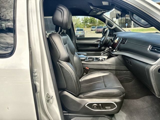 Used 2025 Jeep Wagoneer 4WD image 25