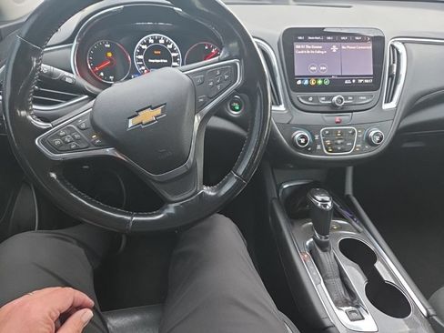 Used 2019 Chevrolet Malibu Hybrid w/ Leather Package FWD image 21