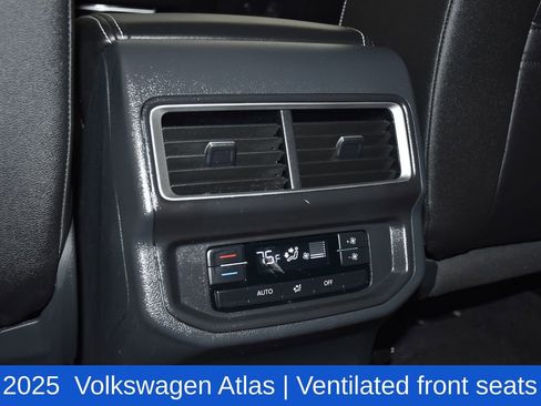Used 2025 Volkswagen Atlas SE FWD image 28