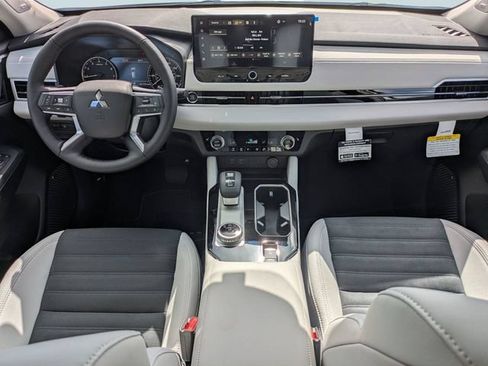 New 2026 Mitsubishi Outlander SE FWD image 16