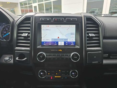 Used 2020 Ford Expedition Limited image 12