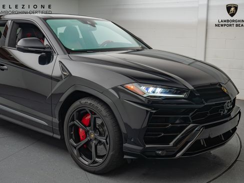 Used 2019 Lamborghini Urus image 2