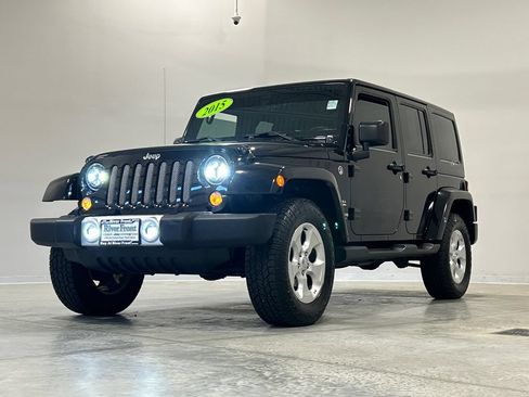 Used 2015 Jeep Wrangler Unlimited Sahara w/ Connectivity Group AWD/4WD image 2