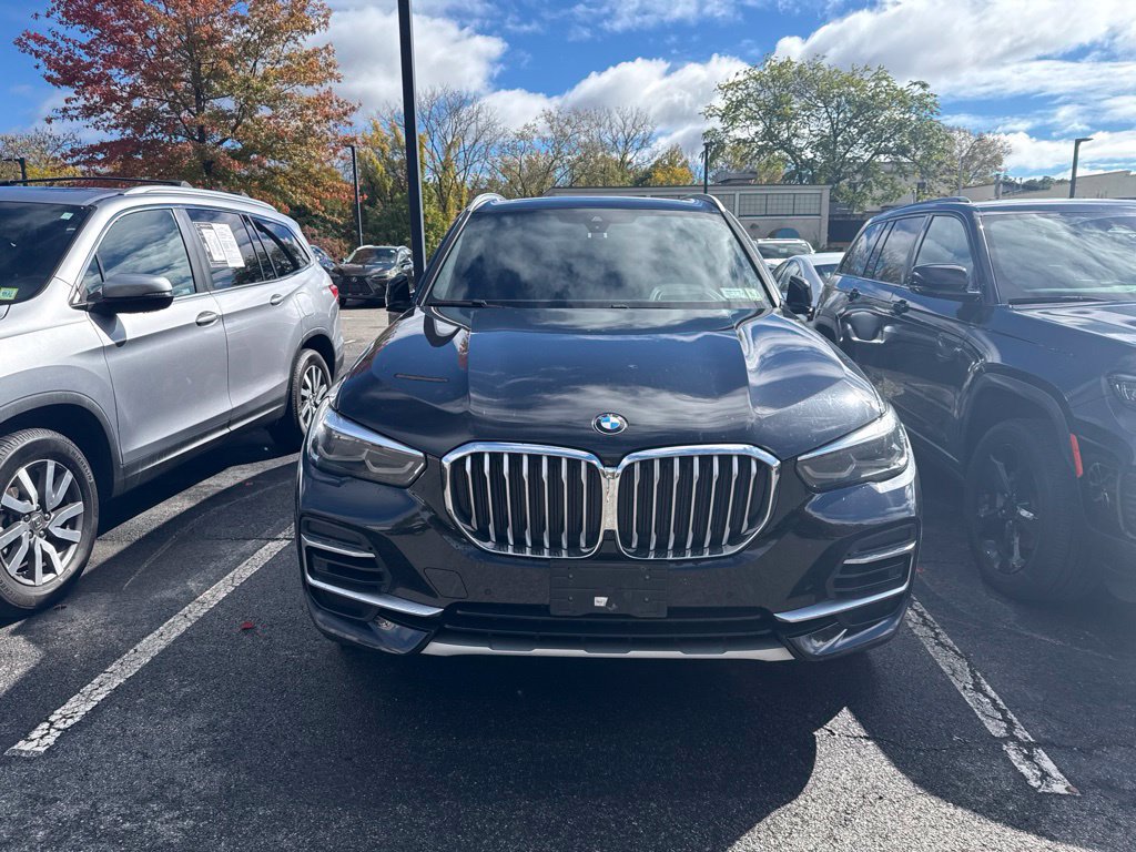 Used 2022 BMW X5 xDrive40i w/ Premium Package AWD/4WD image 2