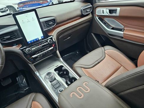 Used 2022 Ford Explorer King Ranch w/ Premium Technology Package AWD/4WD image 39
