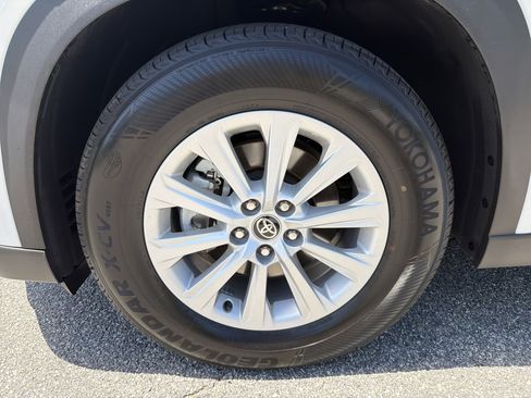 Certified 2025 Toyota Grand Highlander FWD image 8