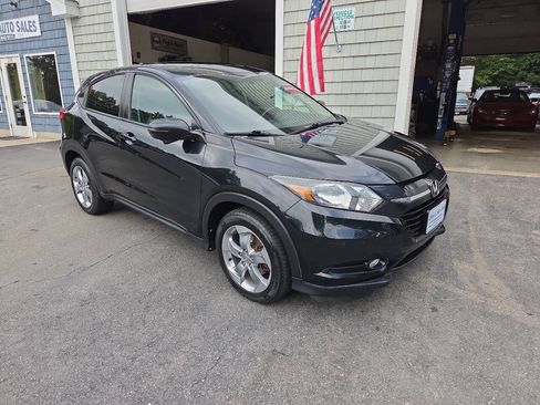 Used 2017 Honda HR-V EX image 2