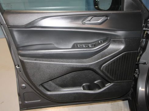 Used 2024 Jeep Grand Cherokee Altitude AWD/4WD image 5