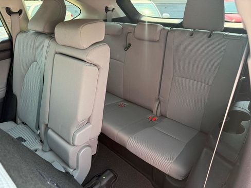 Used 2021 Toyota Highlander LE FWD image 17