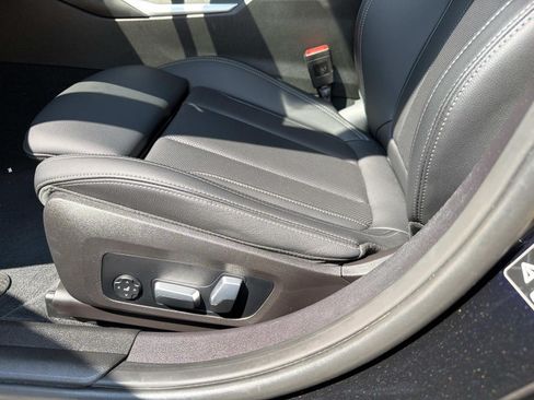 Certified 2023 BMW 330i xDrive Sedan w/ Premium Package AWD/4WD image 19