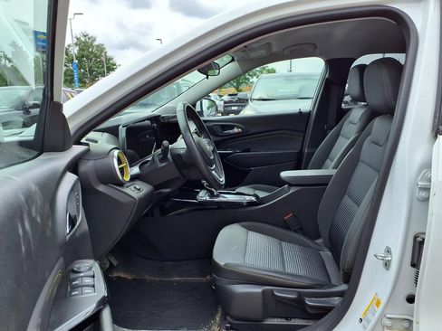 Used 2024 Chevrolet Trax LT w/ Driver Confidence Package FWD image 17