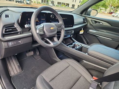 New 2025 Chevrolet Traverse LT image 9