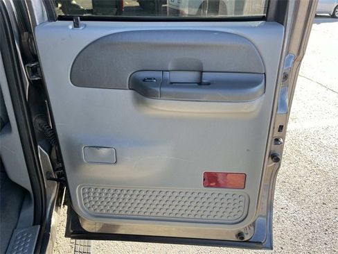 Used 2004 Ford F350 XLT image 18