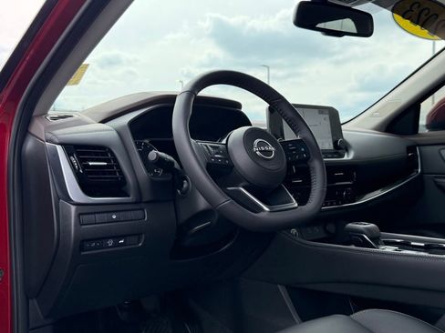 Used 2023 Nissan Rogue SL w/ SL Premium Package image 11