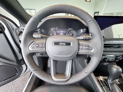 New 2026 Jeep Compass Latitude image 12