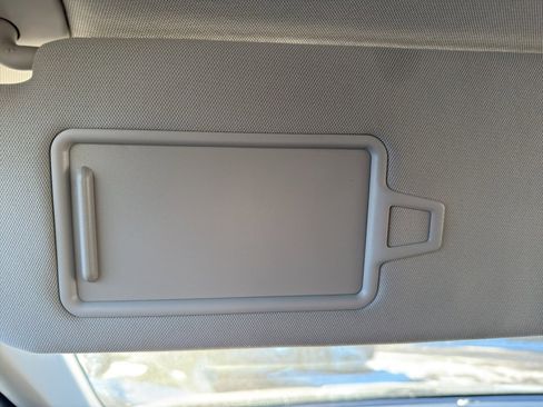 Used 2024 Kia Carnival EX image 23