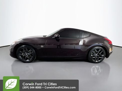 Used 2017 Nissan 370Z Coupe RWD image 6