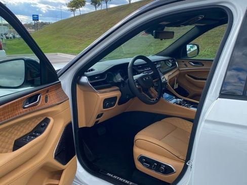 New 2025 Jeep Grand Cherokee Summit image 15