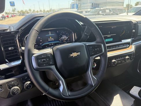 Used 2025 Chevrolet Silverado 2500 LT w/ Convenience Package image 30