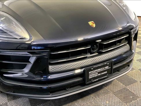 Certified 2025 Porsche Macan image 34