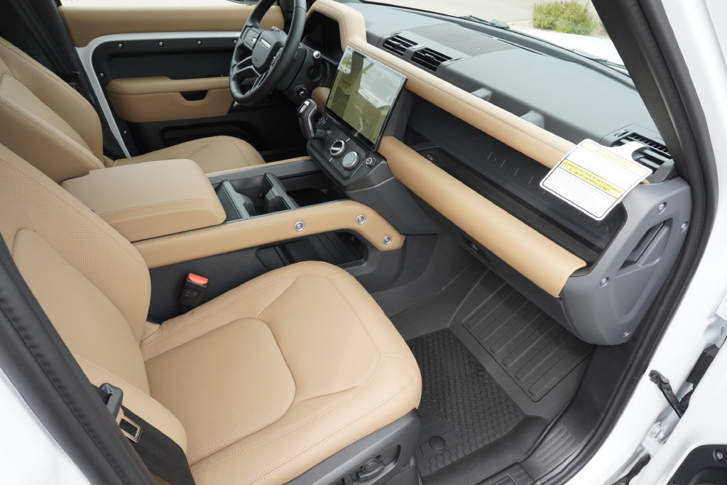 New 2026 Land Rover Defender 110 X-Dynamic SE AWD/4WD image 22