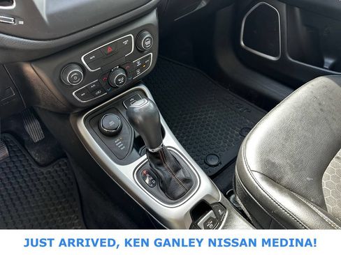 Used 2018 Jeep Compass Latitude w/ Popular Equipment Group AWD/4WD image 10