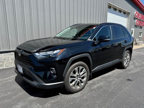 Certified 2022 Toyota RAV4 XLE Premium AWD/4WD image 9