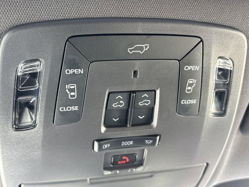 Used 2024 Toyota Sienna Platinum image 37