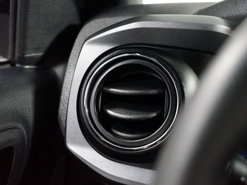 Used 2020 Toyota Tacoma TRD Off-Road w/ Technology Package image 23