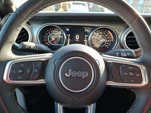 Used 2023 Jeep Gladiator Overland image 18