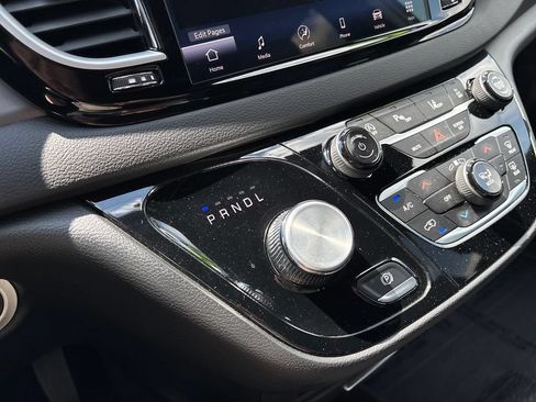 Used 2025 Chrysler Pacifica Select FWD image 24