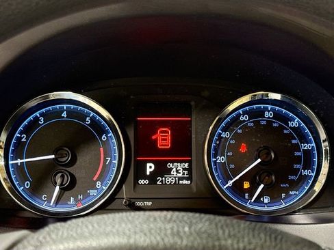 Used 2018 Toyota Corolla LE image 14