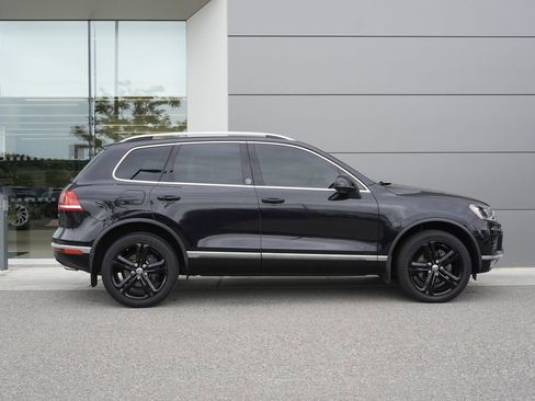 Used 2017 Volkswagen Touareg Wolfsburg Edition AWD/4WD image 7