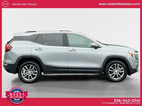 Used 2024 GMC Terrain SLT image 7
