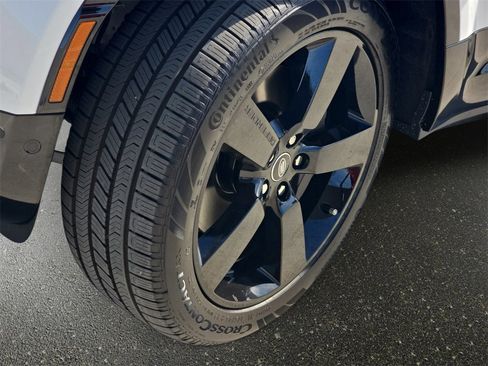 New 2025 Land Rover Defender 110 X-Dynamic SE image 33