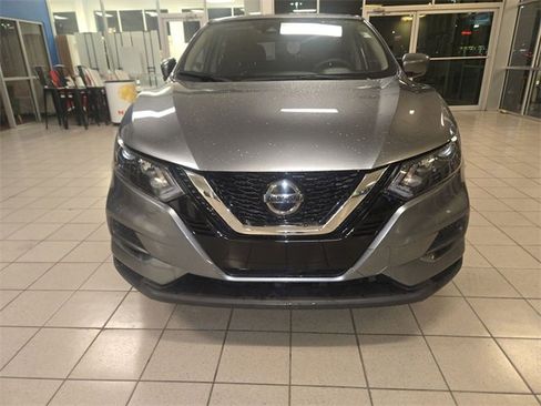 Used 2020 Nissan Rogue Sport S image 3