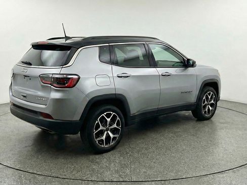 Used 2025 Jeep Compass Limited image 7