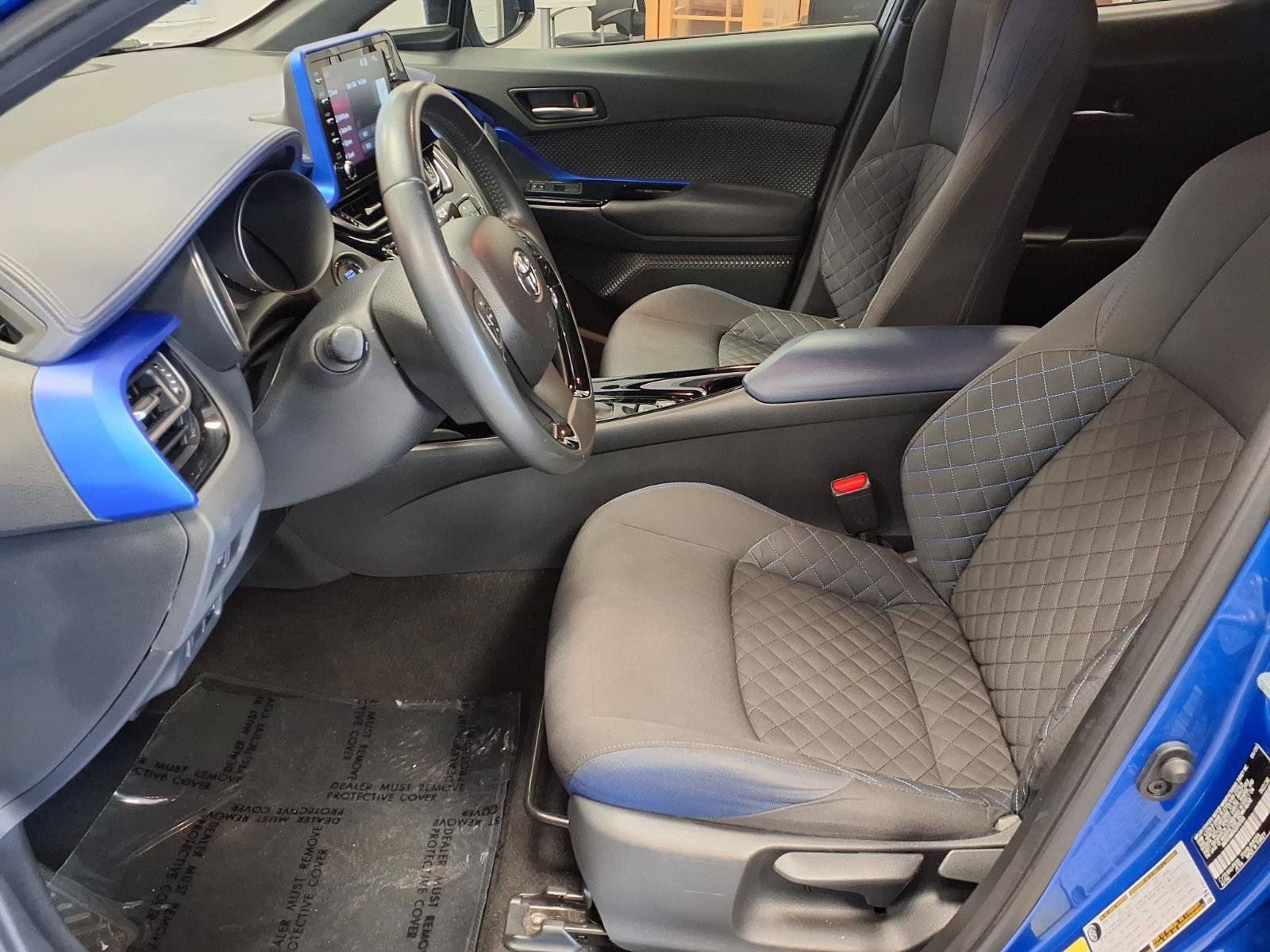 Used 2020 Toyota C-HR XLE FWD image 17