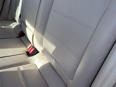 Used 2018 Volkswagen Passat 2.0T SE image 25