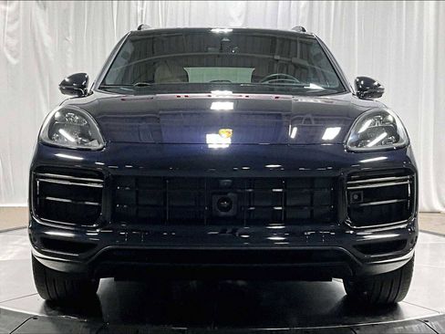 Used 2023 Porsche Cayenne Turbo S image 13