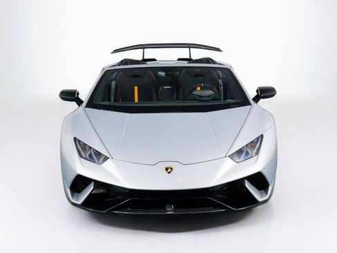 Used 2018 Lamborghini Huracan Performante AWD/4WD image 3