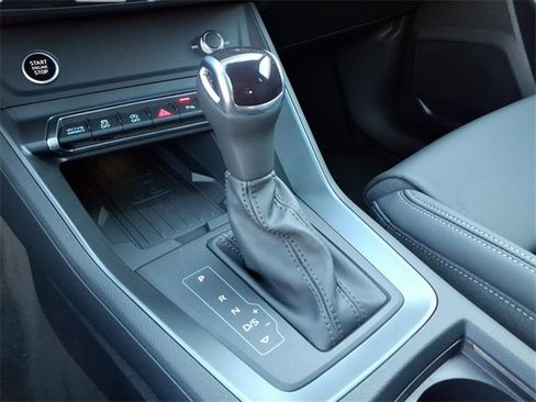 New 2025 Audi Q3 2.0T Premium image 10